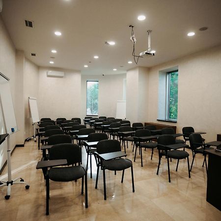 אלמטי Grand Mildom Hotel מראה חיצוני תמונה