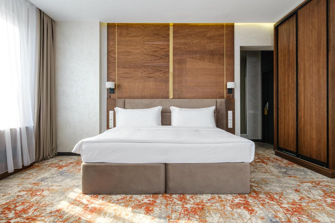 אלמטי Grand Mildom Hotel מראה חיצוני תמונה