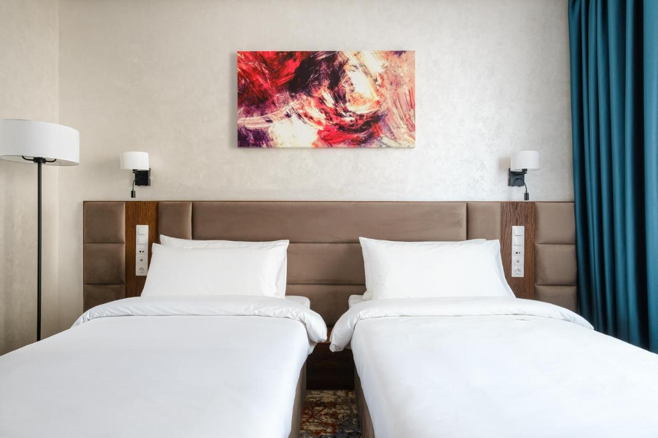 אלמטי Grand Mildom Hotel מראה חיצוני תמונה