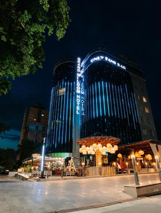אלמטי Grand Mildom Hotel מראה חיצוני תמונה