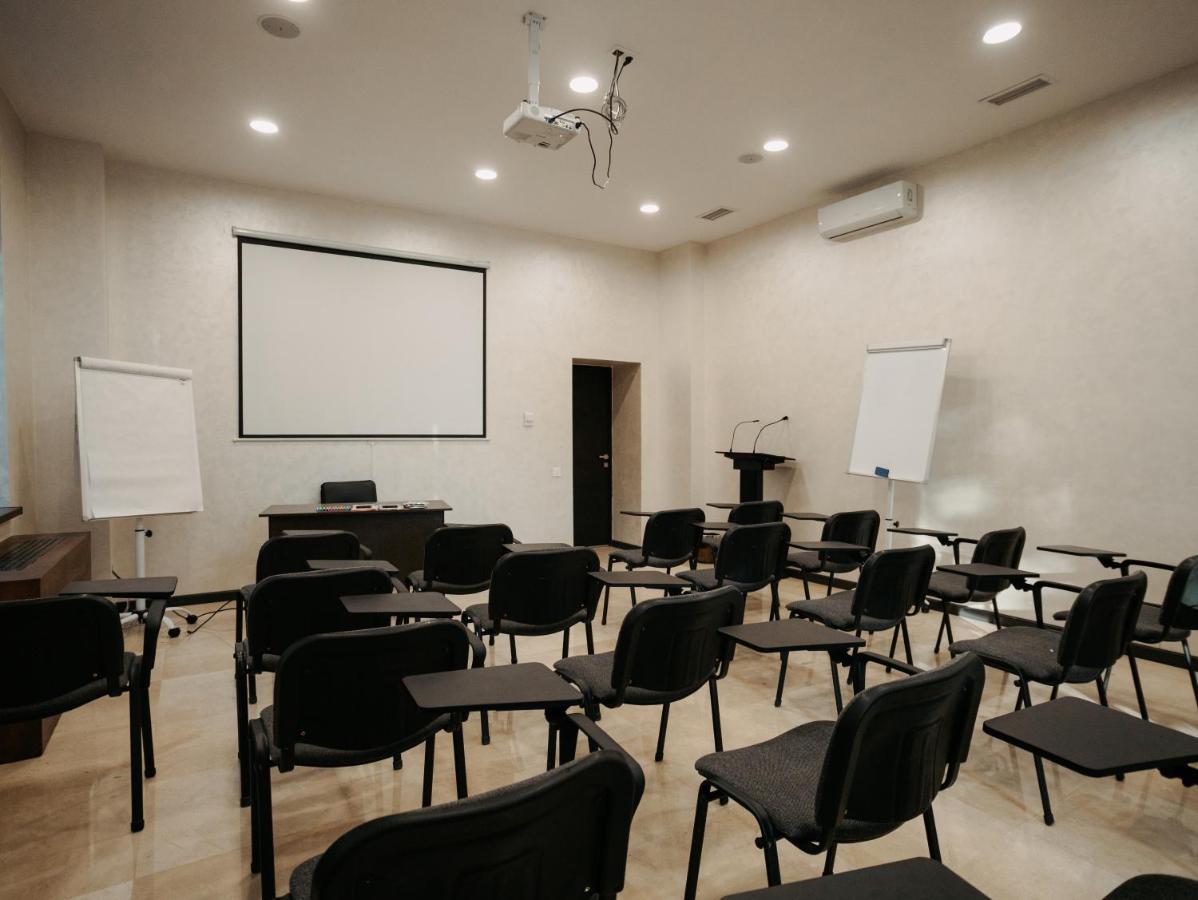 אלמטי Grand Mildom Hotel מראה חיצוני תמונה
