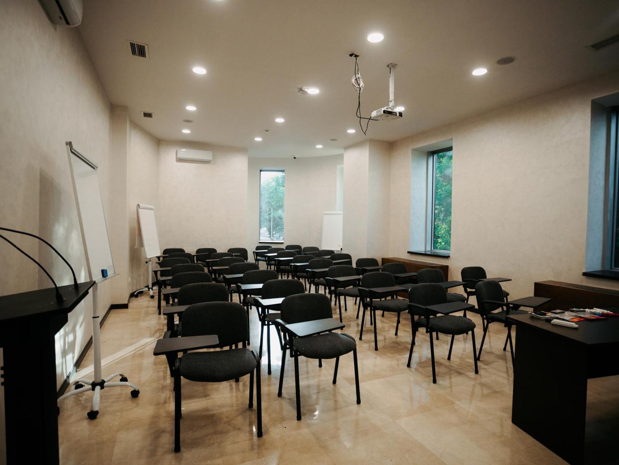אלמטי Grand Mildom Hotel מראה חיצוני תמונה