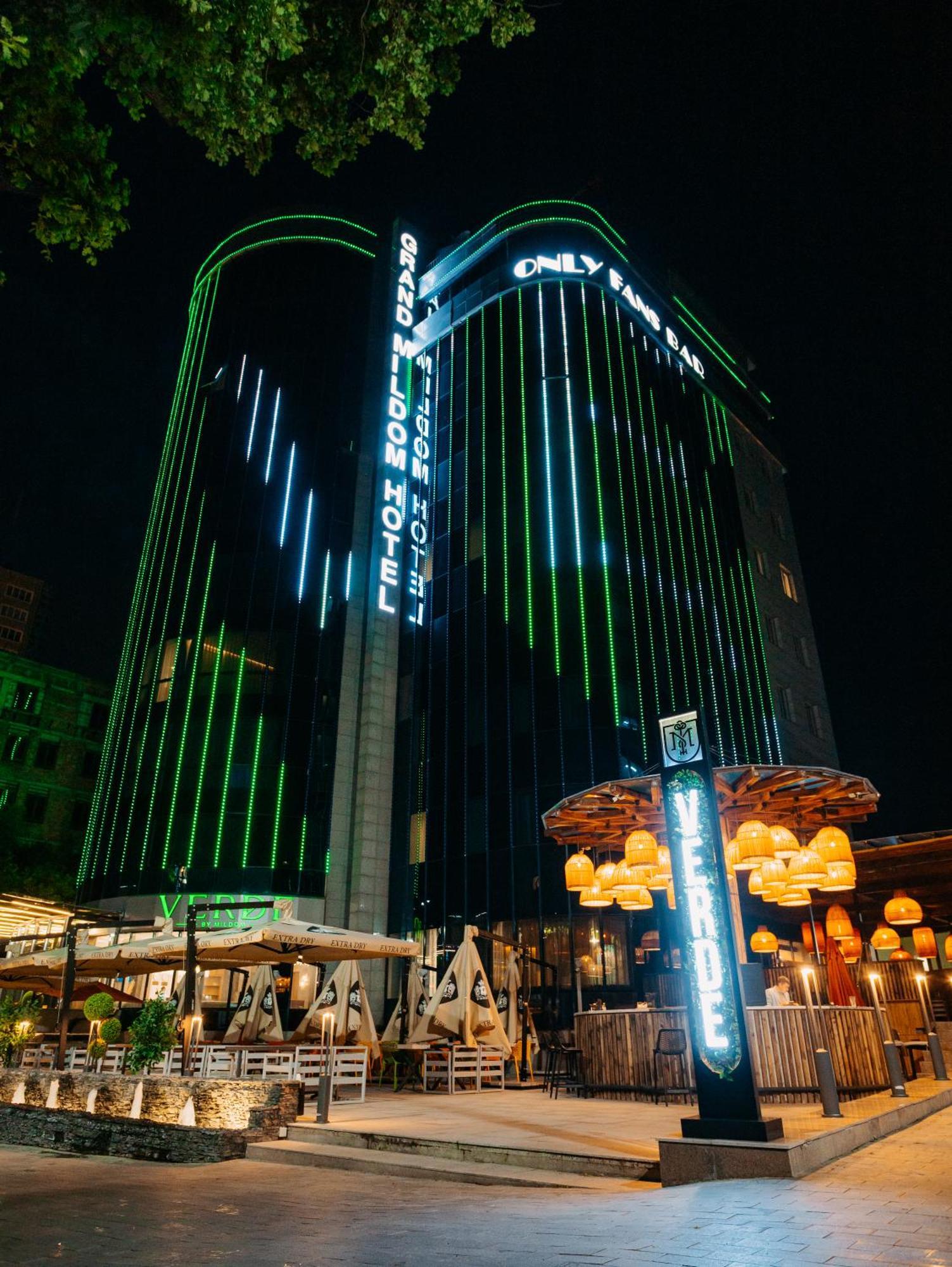 אלמטי Grand Mildom Hotel מראה חיצוני תמונה